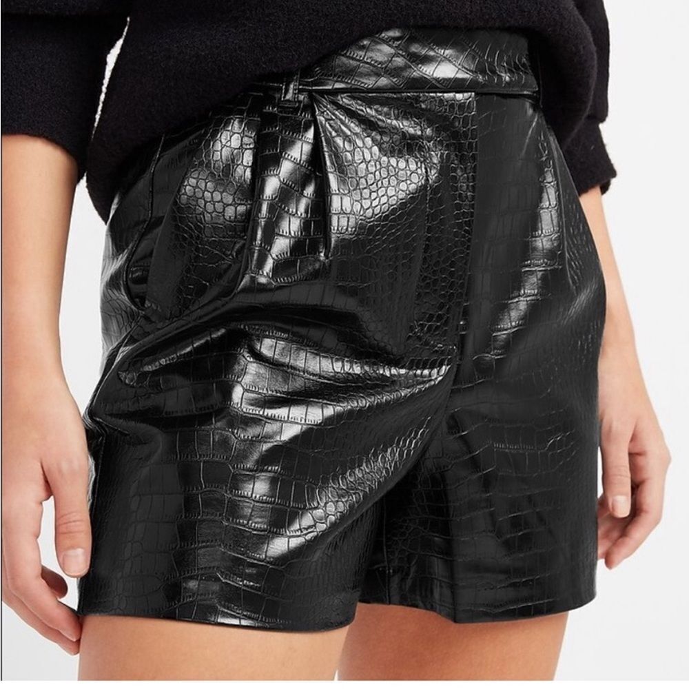 Express‎ Women’s Croc Print Faux Leather High Waisted Shorts | size 0